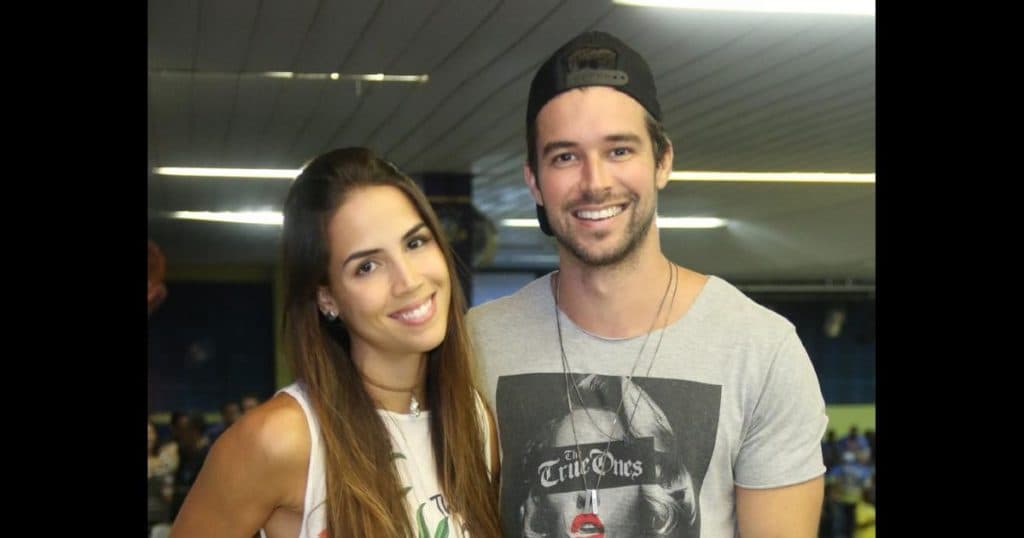Casal famoso termina namoro e ator não consegue superar separação