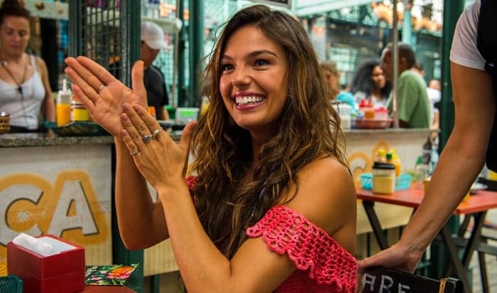 Isis Valverde posa com rivais, mas garante: "A gente se ama"