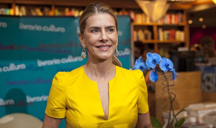 Maitê Proença aparece com visual diferente, causa e explica motivo