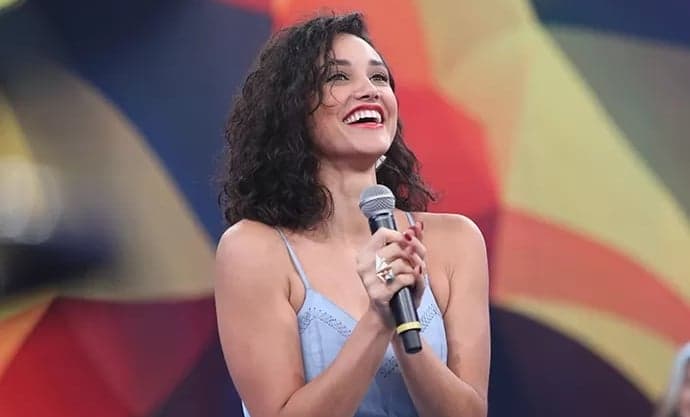 Débora Nascimento é flagrada em praia fora do Brasil e seu "esconderijo" é descoberto