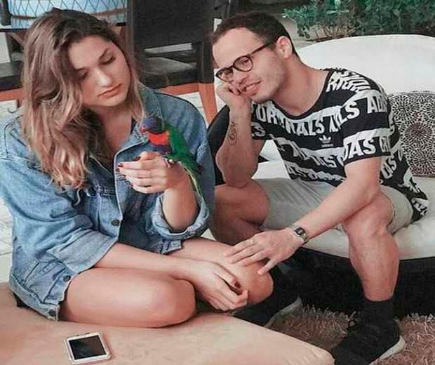 Sasha Meneghel posa com amigos já em clima de despedida das férias
