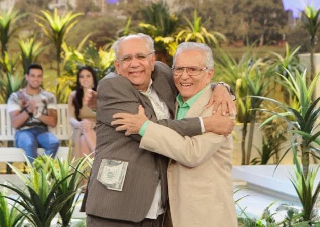 'A Praça é Nossa' bomba, vence atrações da Globo e é líder isolada