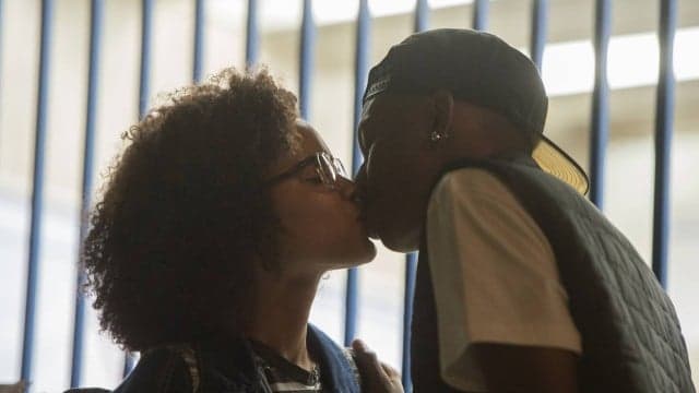 "Malhação": Ellen e Fio dão o primeiro beijo