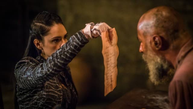 "Novo Mundo": Anna encurrala ex-marinheiro e descobre verdades sobre Thomas