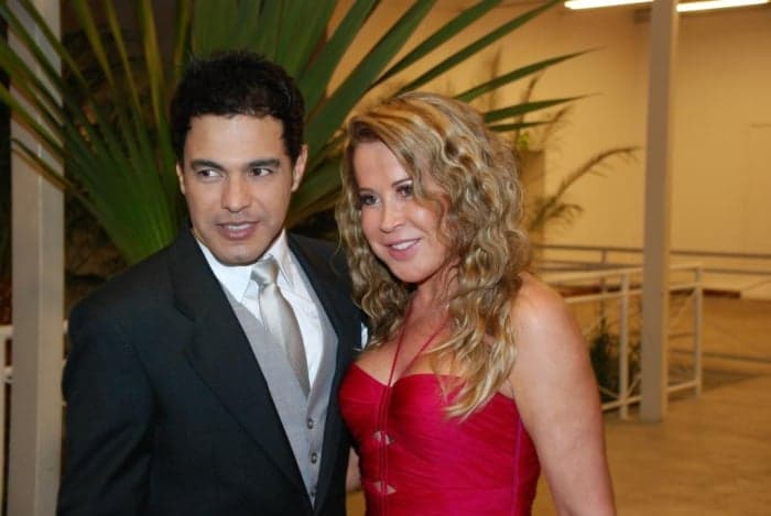 Zezé di Camargo dá de cara com Zilu em festa; veja a foto