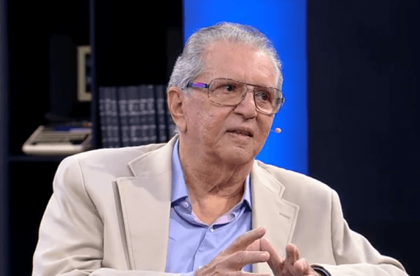Carlos Alberto de Nóbrega, de 81 anos, aparece na academia e manda recado