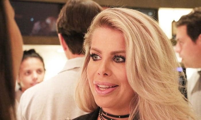 Karina Bacchi cria polêmica ao falar sobre não adotar criança negra e é acusada de cometer racismo