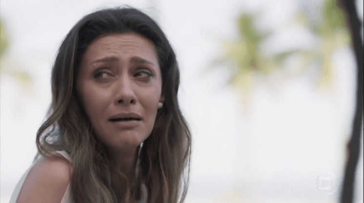 “A Força do Querer”: Joyce sai correndo ao ver Ivana barbuda
