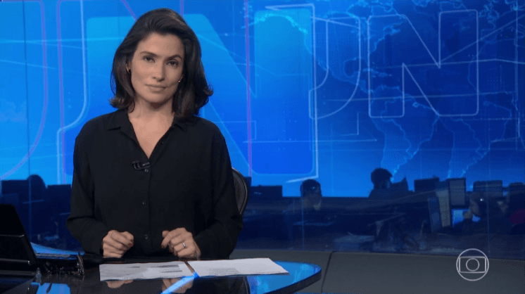 Âncora do Jornal Nacional, Renata Vasconcellos aparece com sua irmã gêmea e internautas brincam: "A Usurpadora"