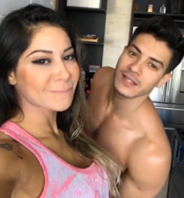 Mayra Cardi 'reclama' do corpo de Arthur Aguiar