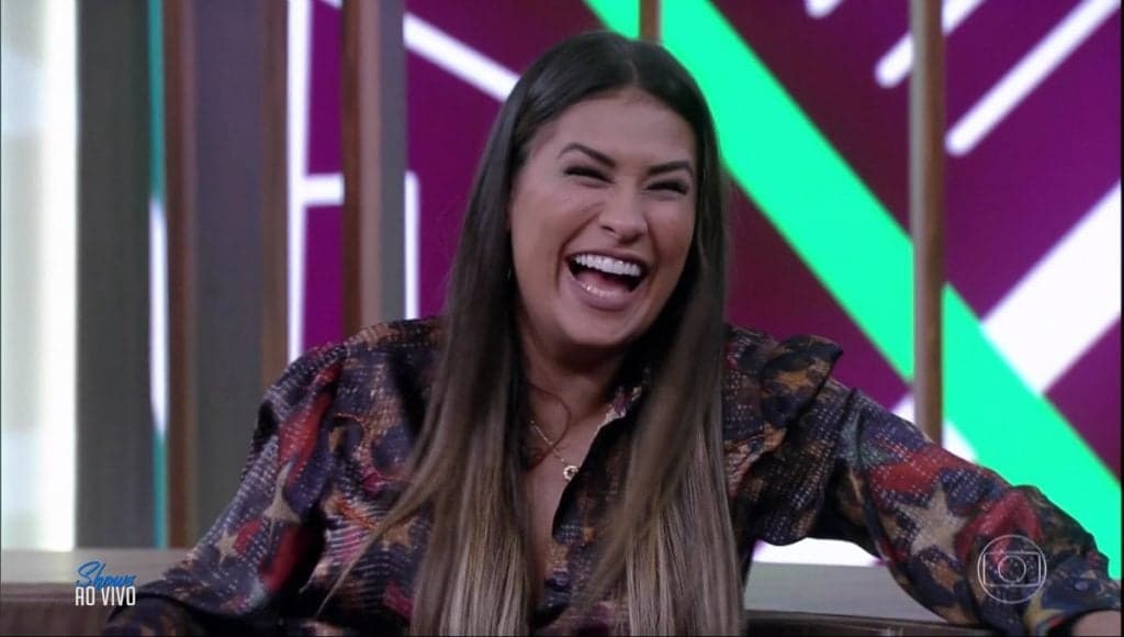 Simone encanta seguidores com foto ao lado da família