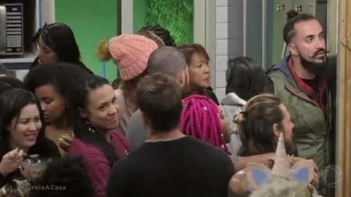 Participante de "A Casa" pega doença contagiosa, é expulso e ameaça se matar