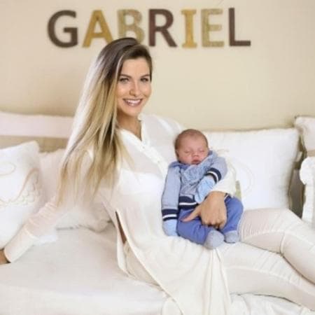Mulher de Gusttavo Lima mostra quarto do pequeno Gabriel, primeiro filho do casal