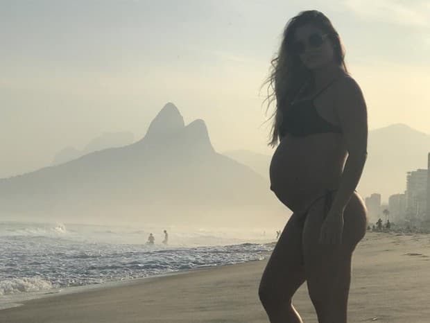 Um mês após parto, Andressa Suíta lamenta falta do barrigão e Gusttavo Lima comenta: "Bora fazer outro"