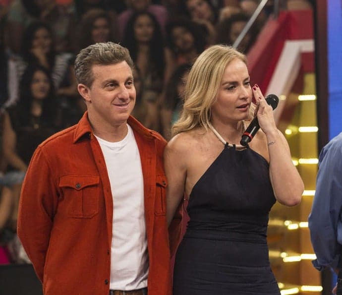 Angélica "reclama" de Luciano Huck durante viagem e vídeo é compartilhado