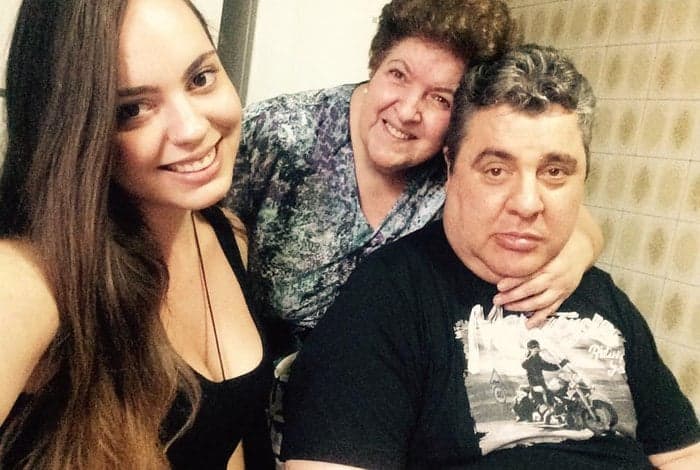Participante do reality show "A Casa" ganha recado de pai famoso