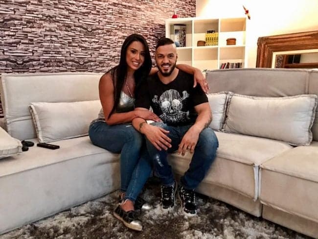 Apaixonado por Gracyanne Barbosa, Belo quer renovar os votos com ela na Grécia
