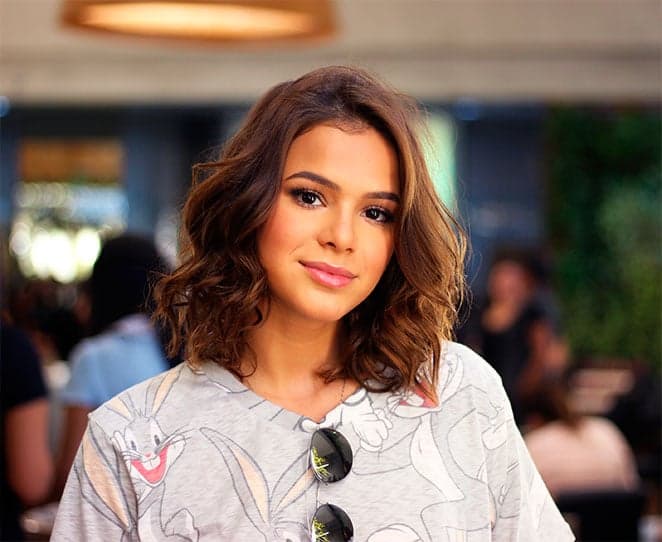 Bruna Marquezine surpreende e dá voadora em profissional