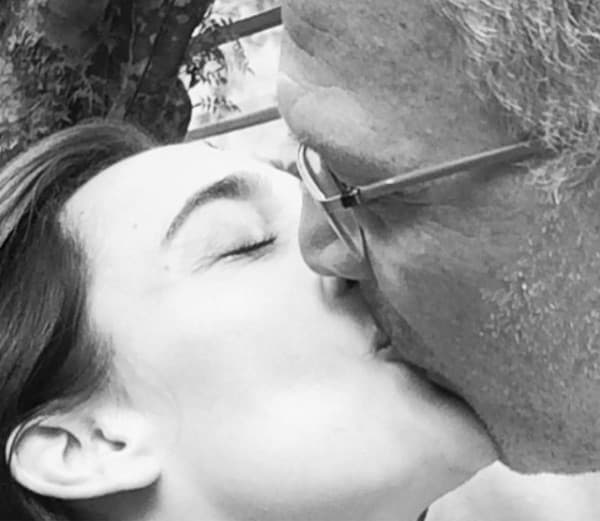 Grávida, mulher de Pedro Bial publica foto de biquíni na web
