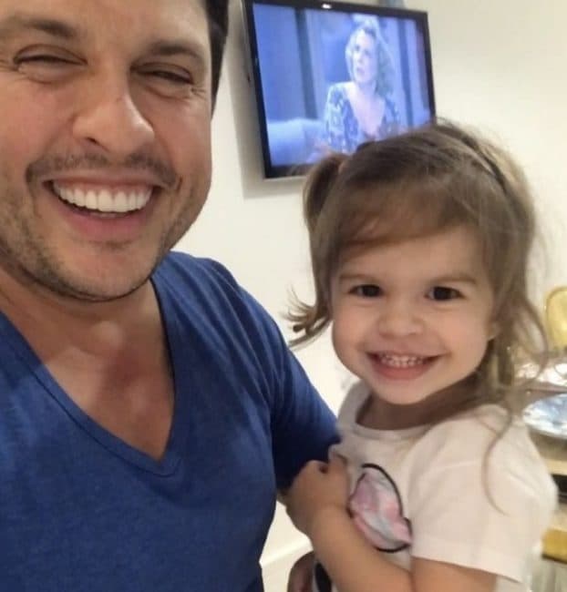 Ceará leva a filha, Valentina, ao salão: "Dia de princesa"