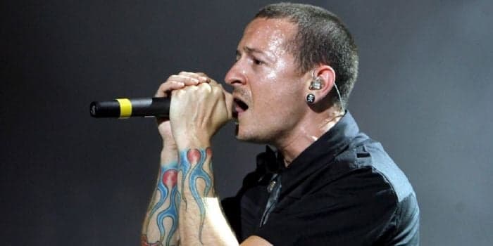 Aos 41 anos, vocalista da banda Linkin Park comete suicídio