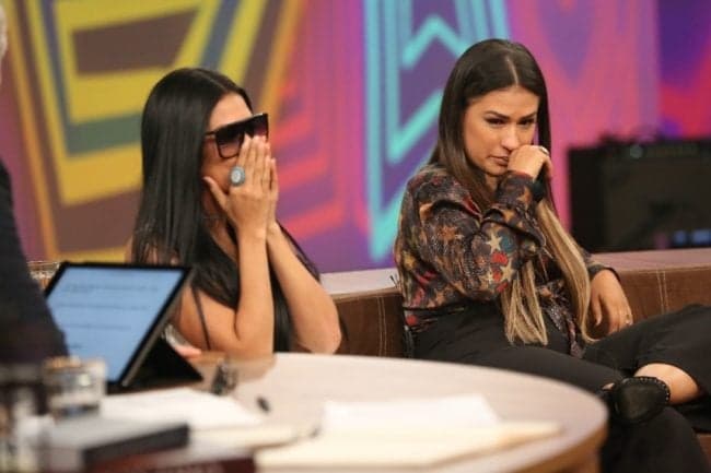 Simone e Simaria caem no choro ao lembrar de pai garimpeiro enterrado como indigente