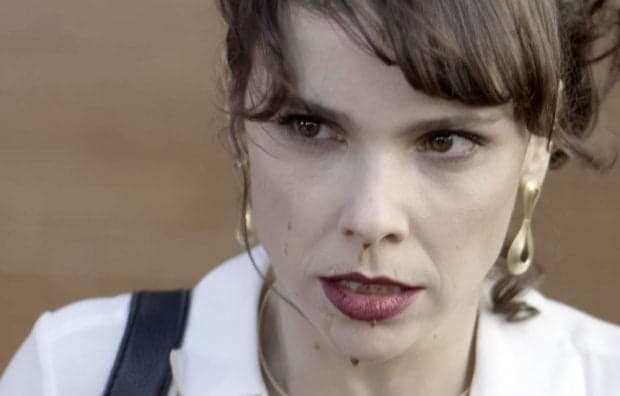“A Força do Querer”: Garcia reconhece Irene, assassina do marido de Elvira