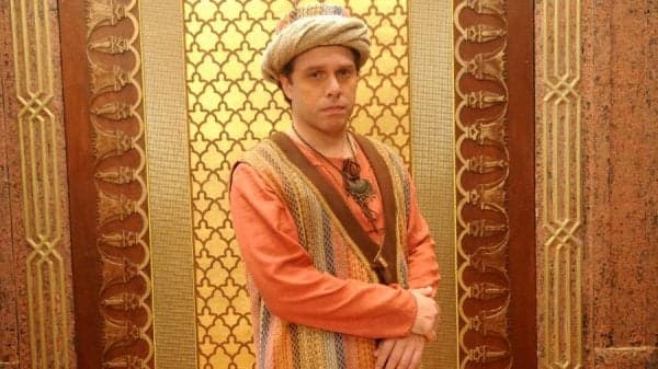 Após pedir emprego na web, filho de Cissa Guimarães estreia em novela da Record
