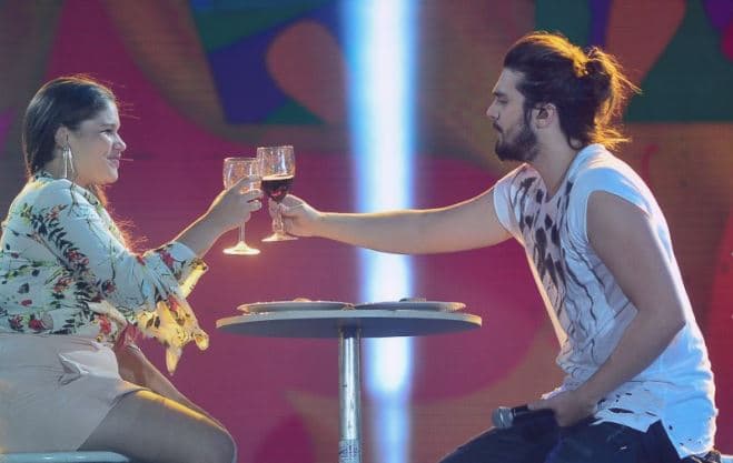 Luan Santana tem jantar romântico com fã durante festival
