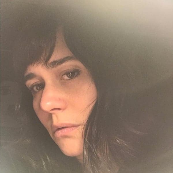 Alessandra Negrini dispensa maquiagem em foto e é detonada por internauta