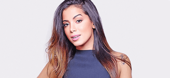 Anitta surge em foto sem maquiagem e com barriga de fora na academia