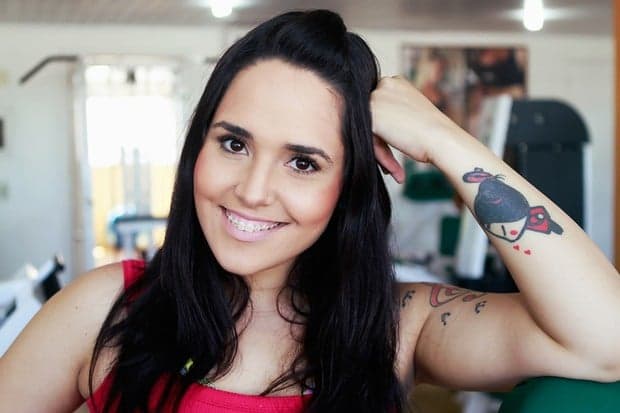 Perlla dá piti em camarim e dor de cabeça para a produção de show