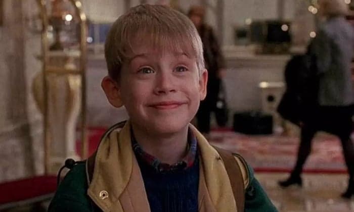 Após problemas com drogas, Macaulay Culkin surpreende com novo visual