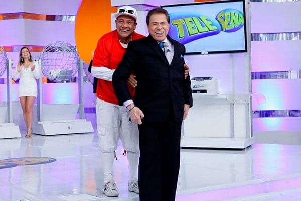 Silvio Santos realiza festa surpresa para Liminha