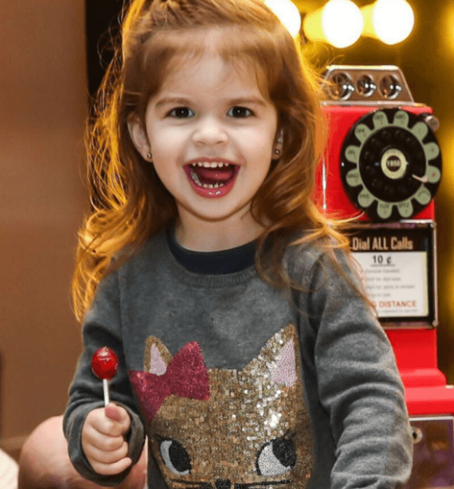 Filha de Mirella Santos aparece igual a mãe e ganha elogios