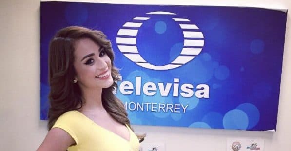 Apresentadora da previsão do tempo exibe bumbum super empinado em foto