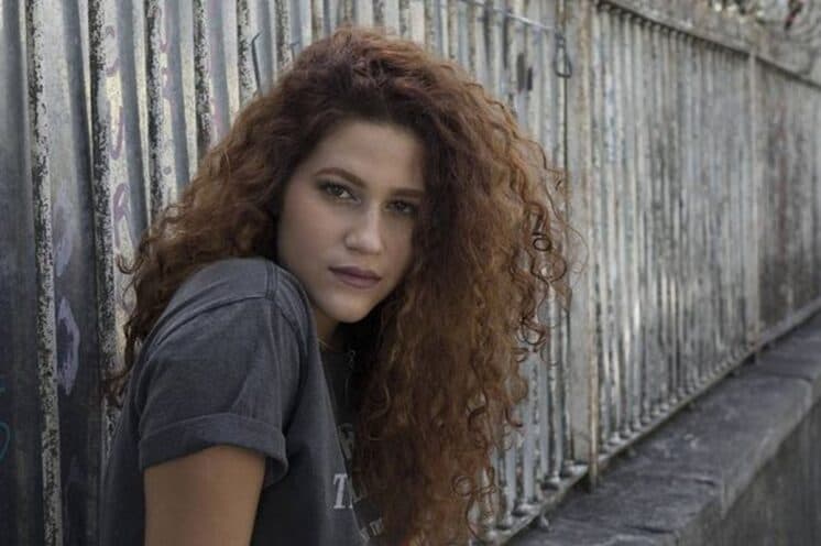 Yasmin Gomlevsky fará freira em nova novela da Globo