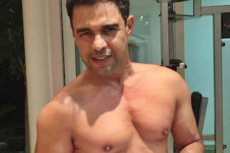 Sem as filhas, Zezé Di Camargo posa em família: "Dia de piquenique"