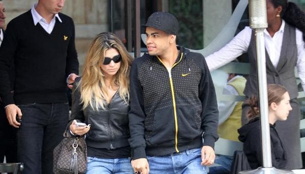 Ex-Mulher Samambaia, Dani Souza controla o marido, Dentinho, com GPS