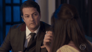 Malagueta (Marcelo Serrado) e Maria Pia (Mariana Santos) em cena de "Pega Pega" (Foto: Reprodução/Globo) Malagueta (Marcelo Serrado) e Maria Pia (Mariana Santos) em cena de "Pega Pega" (Foto: Reprodução/Globo)