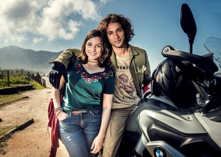 Keyla e Deco começam a namorar em "Malhação"