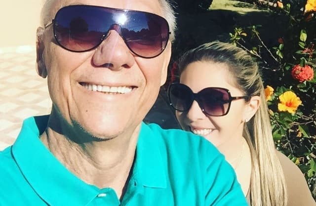 Namorada de Marcelo Rezende posta última foto com o apresentador