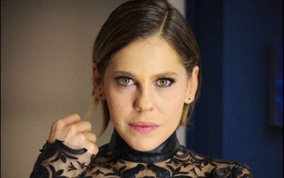 Bárbara Paz publica foto épica dos maiores atores da Globo reunidos nos bastidores de nova novela