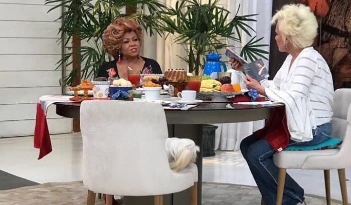 Alcione brinca sobre forma física: 'Minhas roupas passaram a entrar'