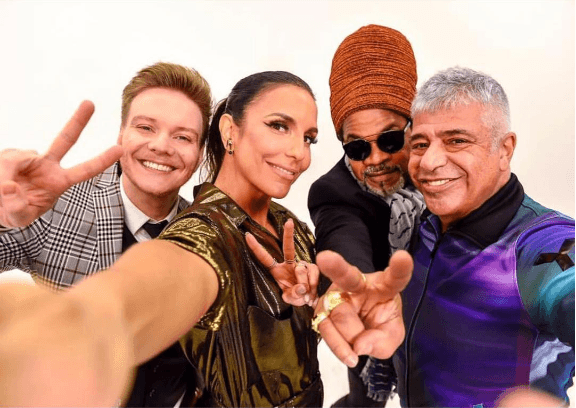 Ivete Sangalo é recebida pelos novos colegas do "The Voice" e fala sobre o programa