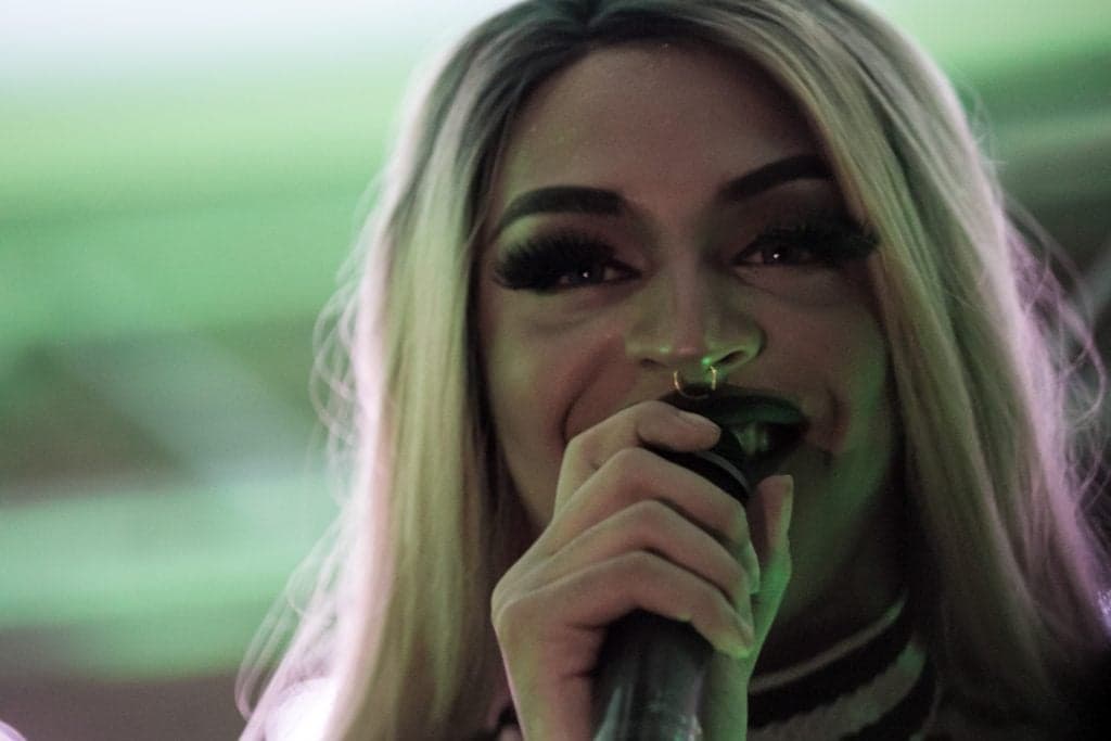Após canal invadido, Pabllo Vittar dá volta por cima e ironiza hacker