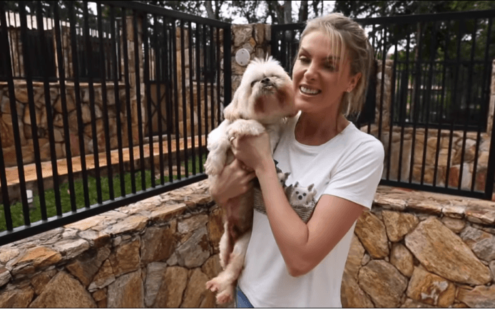 Ana Hickmann ostenta e mostra clínica veterinária particular em sua casa