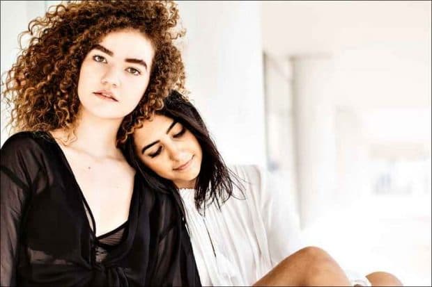Ana Caetano e Vitória Falcão do duo Anavitória revelam que estão ambas em relacionamentos sérios
