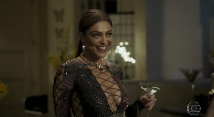 "A Força do Querer": Bibi mexe no guarda-roupa e surge com look mais "normal"