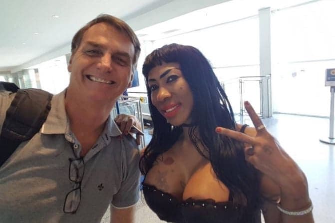 Inês Brasil tira foto com Bolsonaro e deixa a internet "bugada"